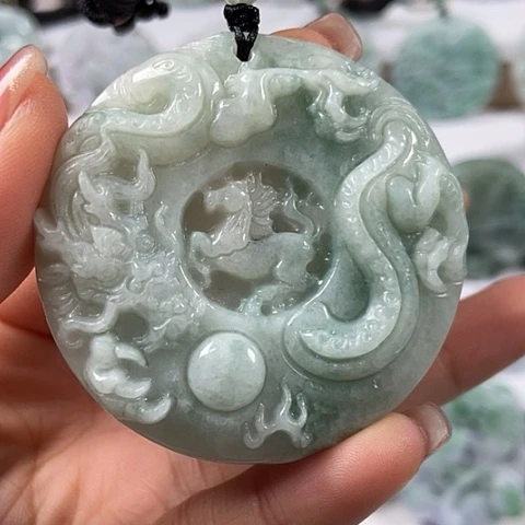 翡翠颈饰未镶嵌龙马精神两面工福利
