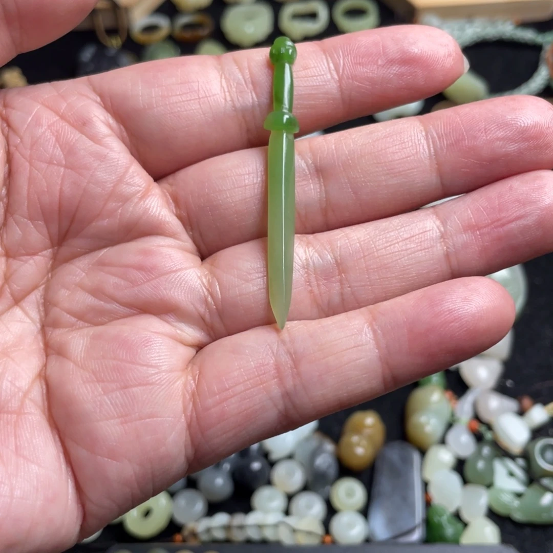 乐***见和田玉未镶嵌颈饰