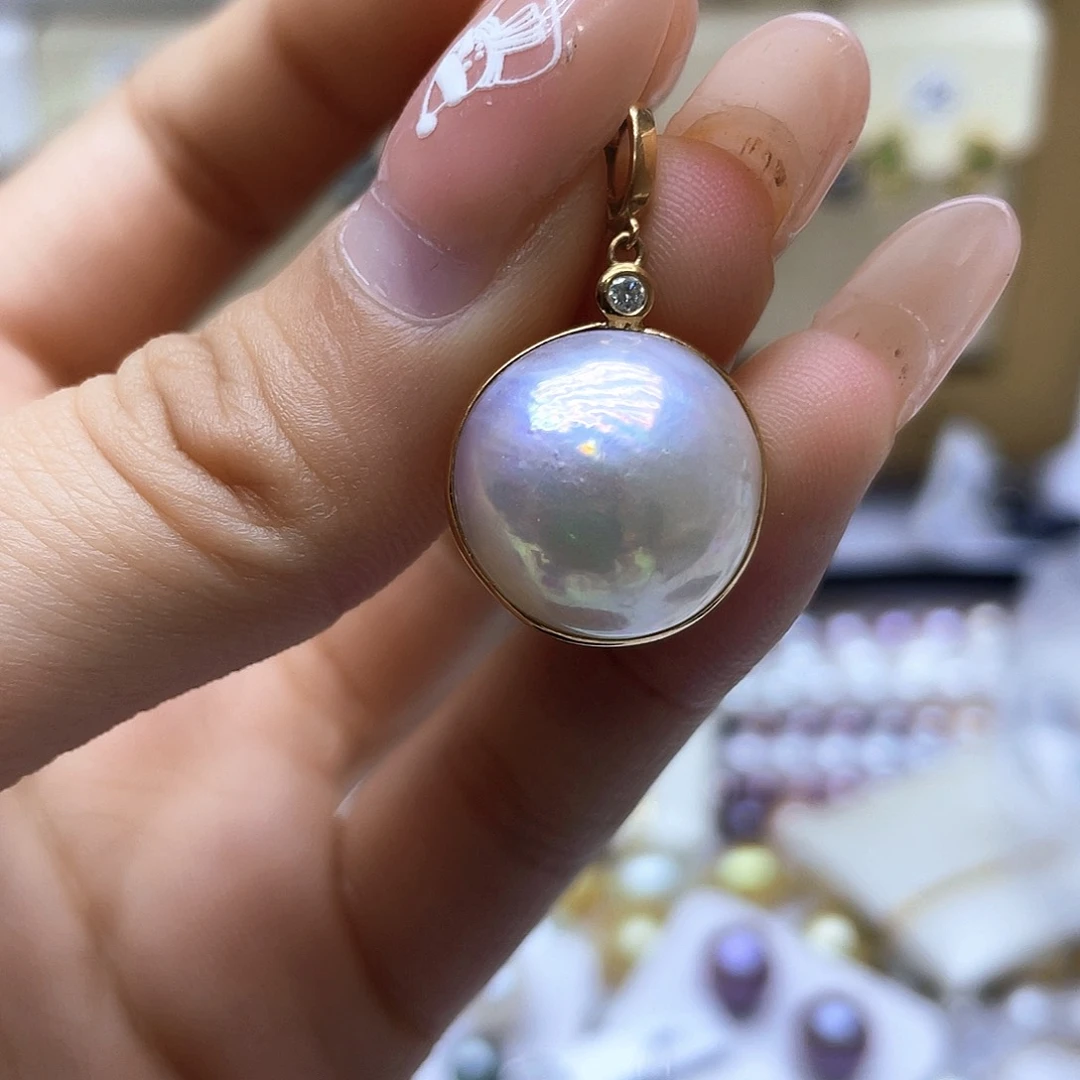 拼合珍珠（马贝珠）颈饰18K金镶嵌