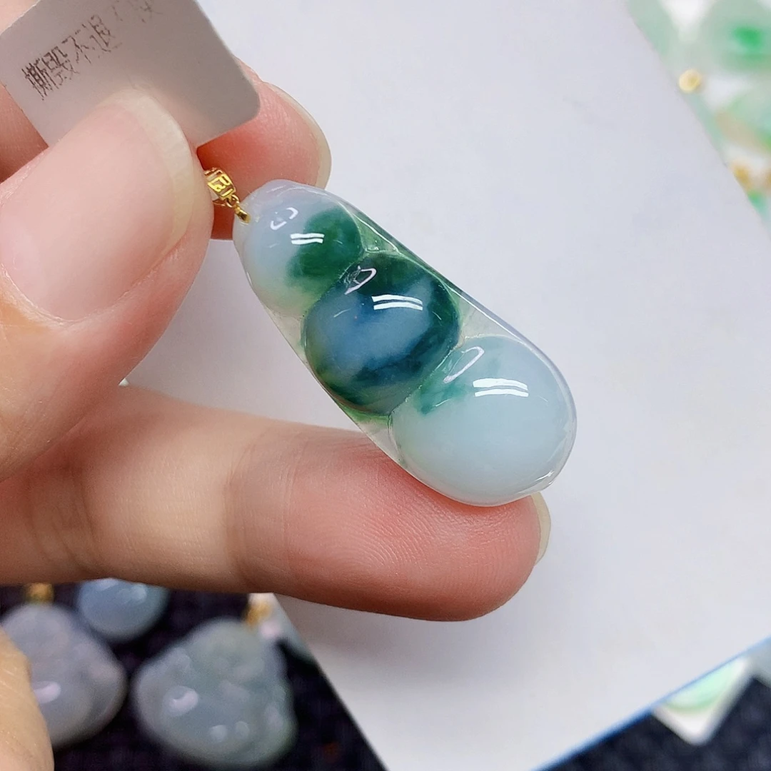 翡翠18K金镶嵌颈饰豆子