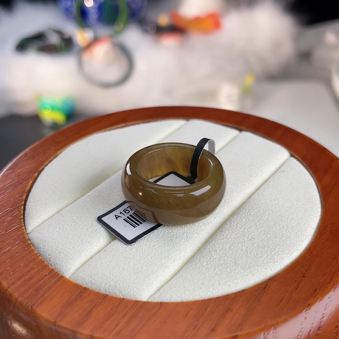 和田玉未镶嵌戒指l22。深糖轮胎。17.2。不退换