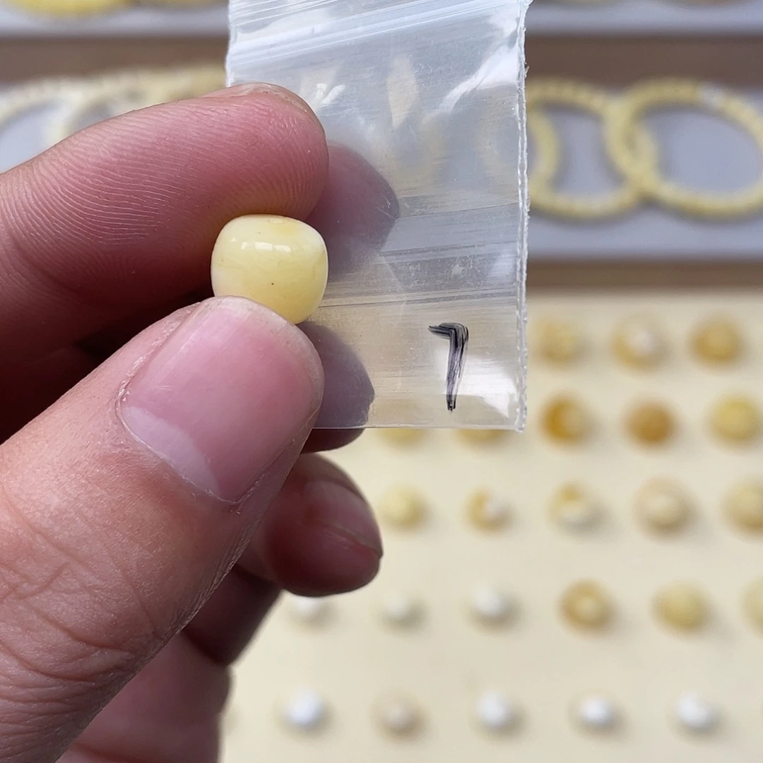 琥珀未镶嵌裸石9.5mm