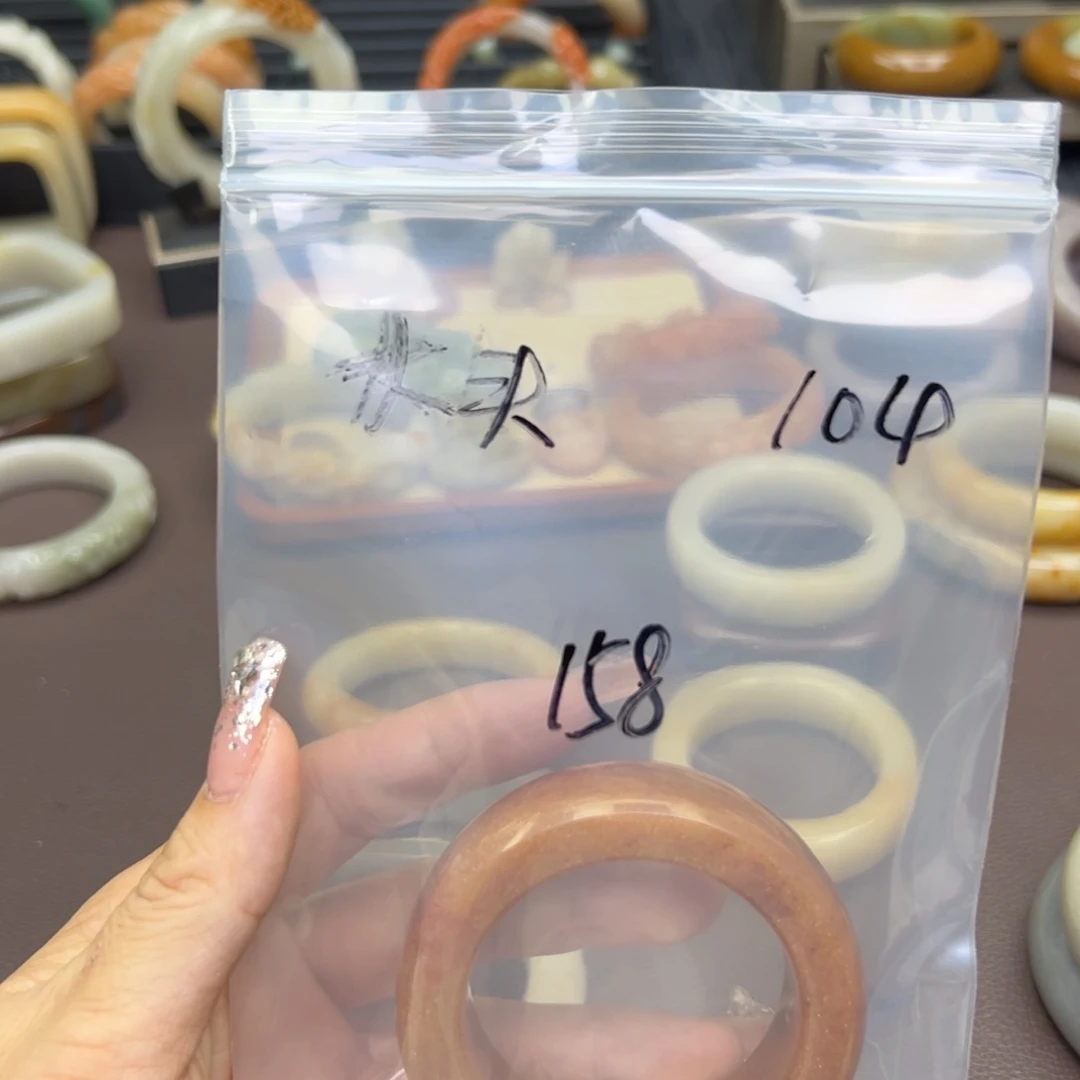 石英质玉手镯未镶嵌大***包