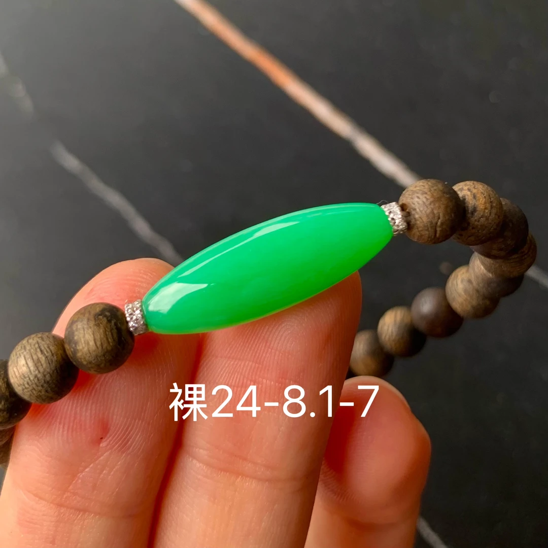 冰绿路路通天然翡翠手串 翡翠保真基地