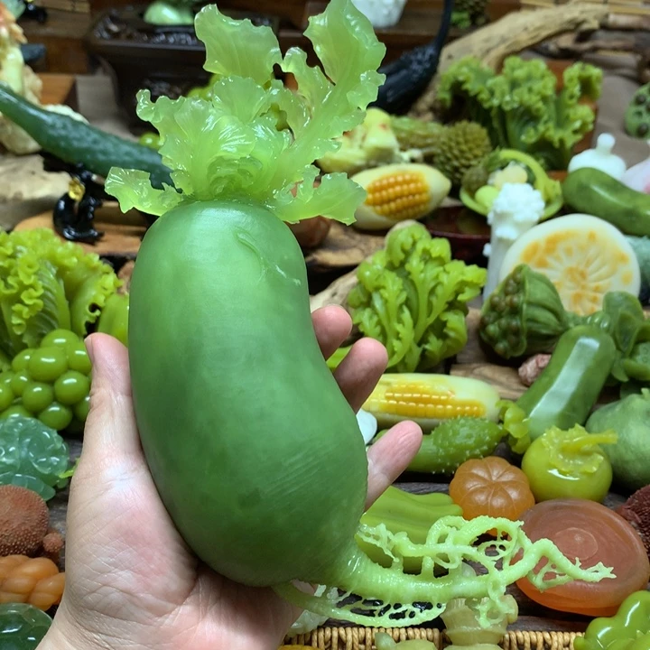 蛇纹石玉未镶嵌摆件