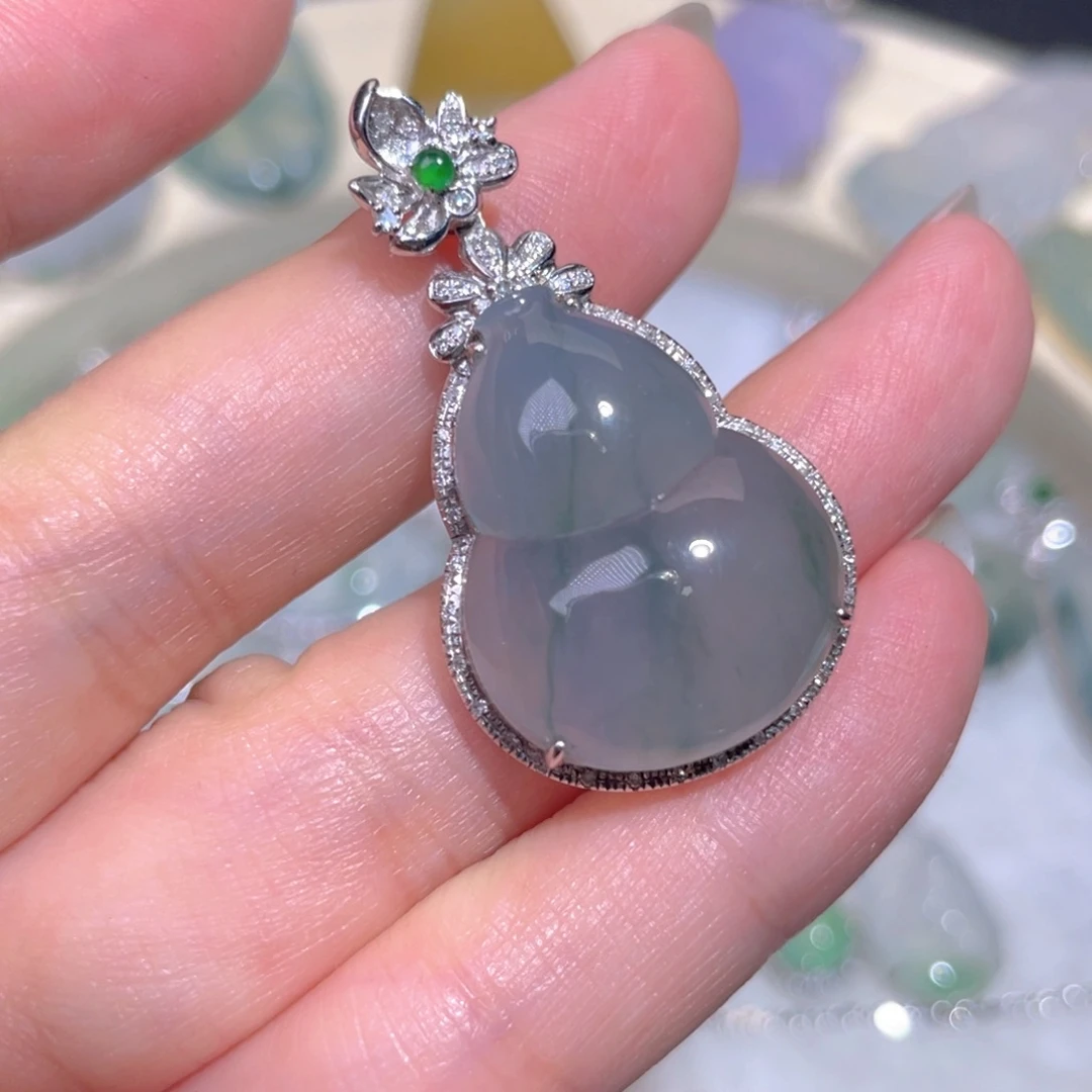 翡翠18K金镶嵌颈饰翡翠