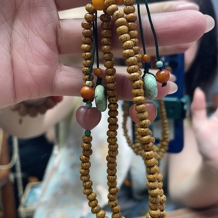 琥珀颈饰未镶嵌多样发其一