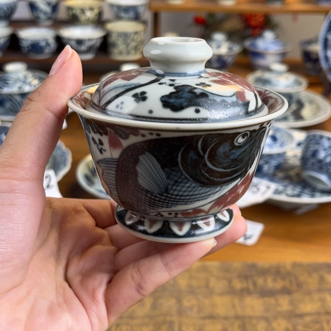 微瑕青花釉里红鱼藻盖碗