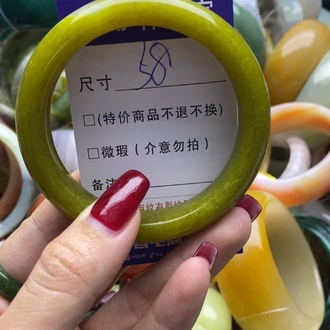 蛇纹石玉手镯未镶嵌