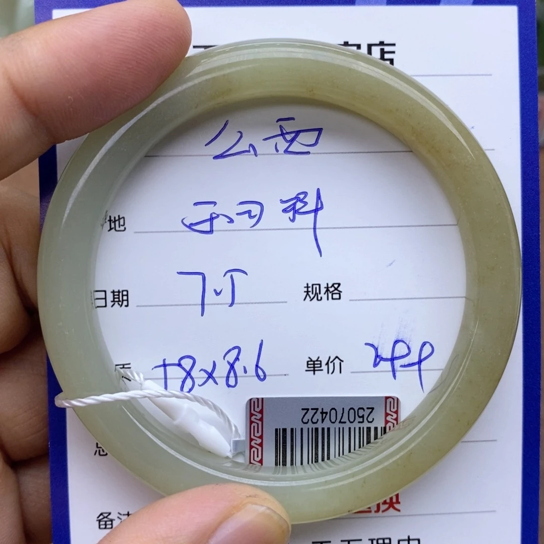 和田玉手镯未镶嵌么***西