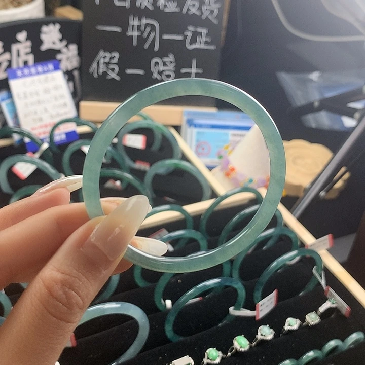 翡翠手镯未镶嵌是**！56圈口