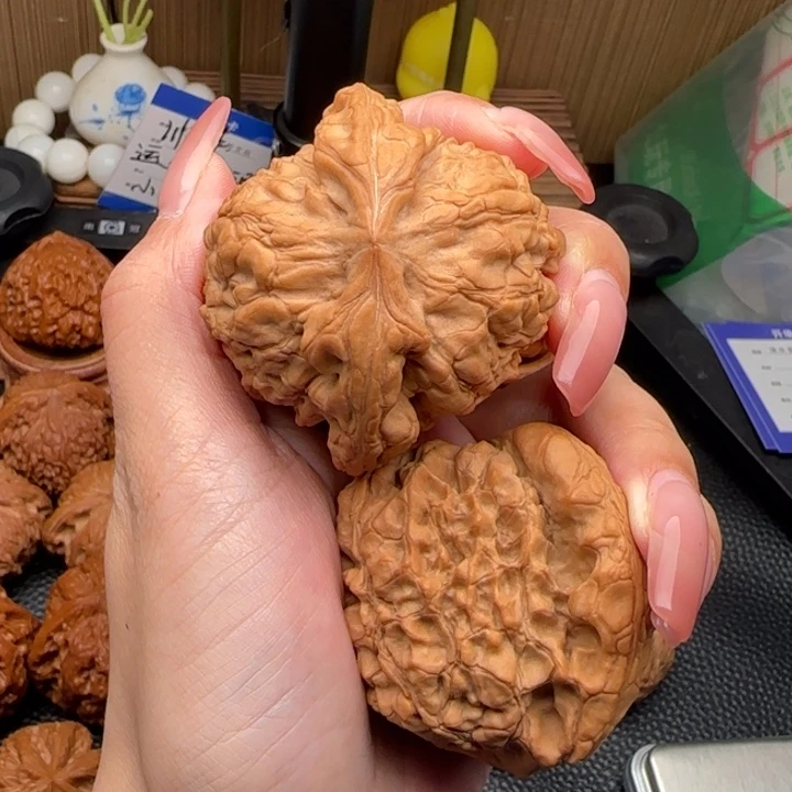 狗***哥文玩核桃吊坠龙鼎