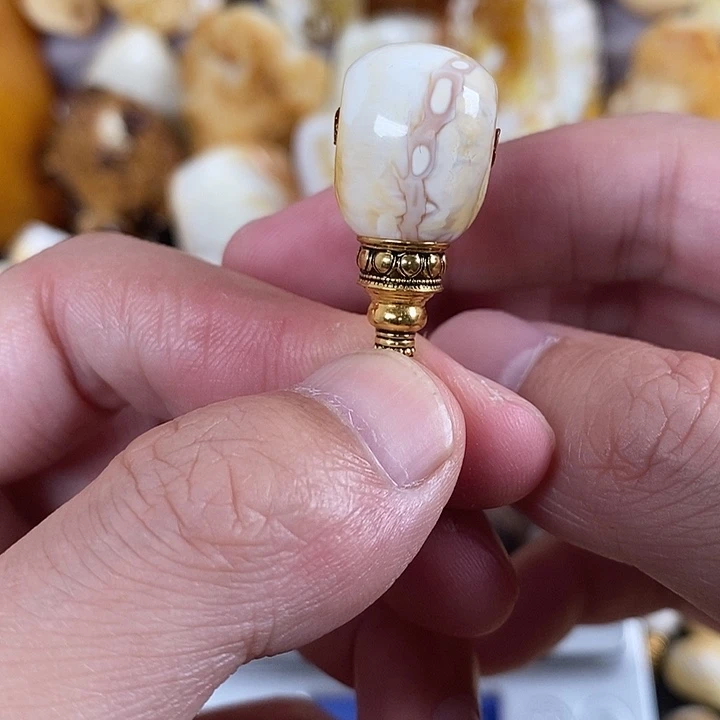 声***线琥珀未镶嵌珠宝奇石