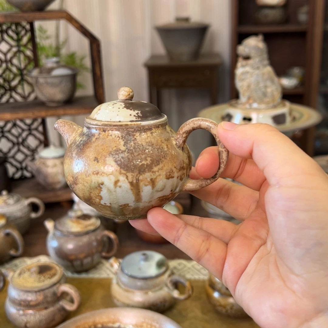 23中白精品掇球壶