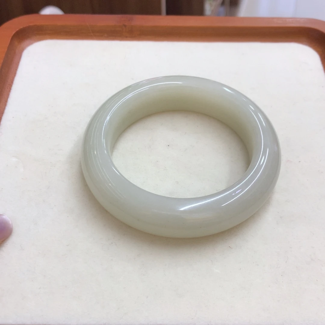 石英质玉未镶嵌手镯