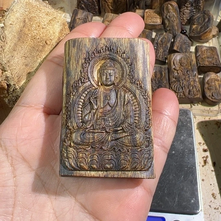 沉香吊坠红棋楠沉香雕刻牌吊坠13.8克