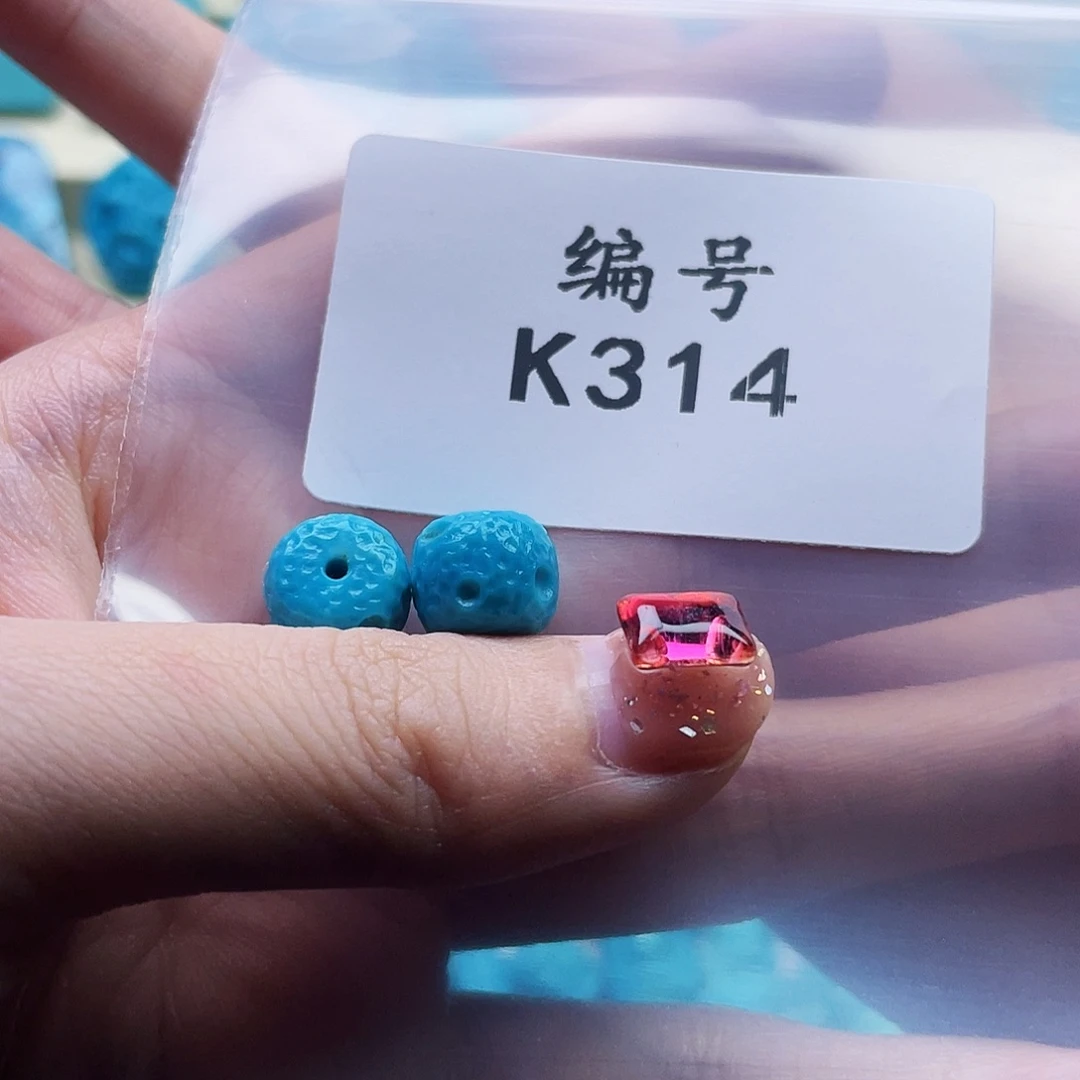 熊***茶绿松石未镶嵌雕刻