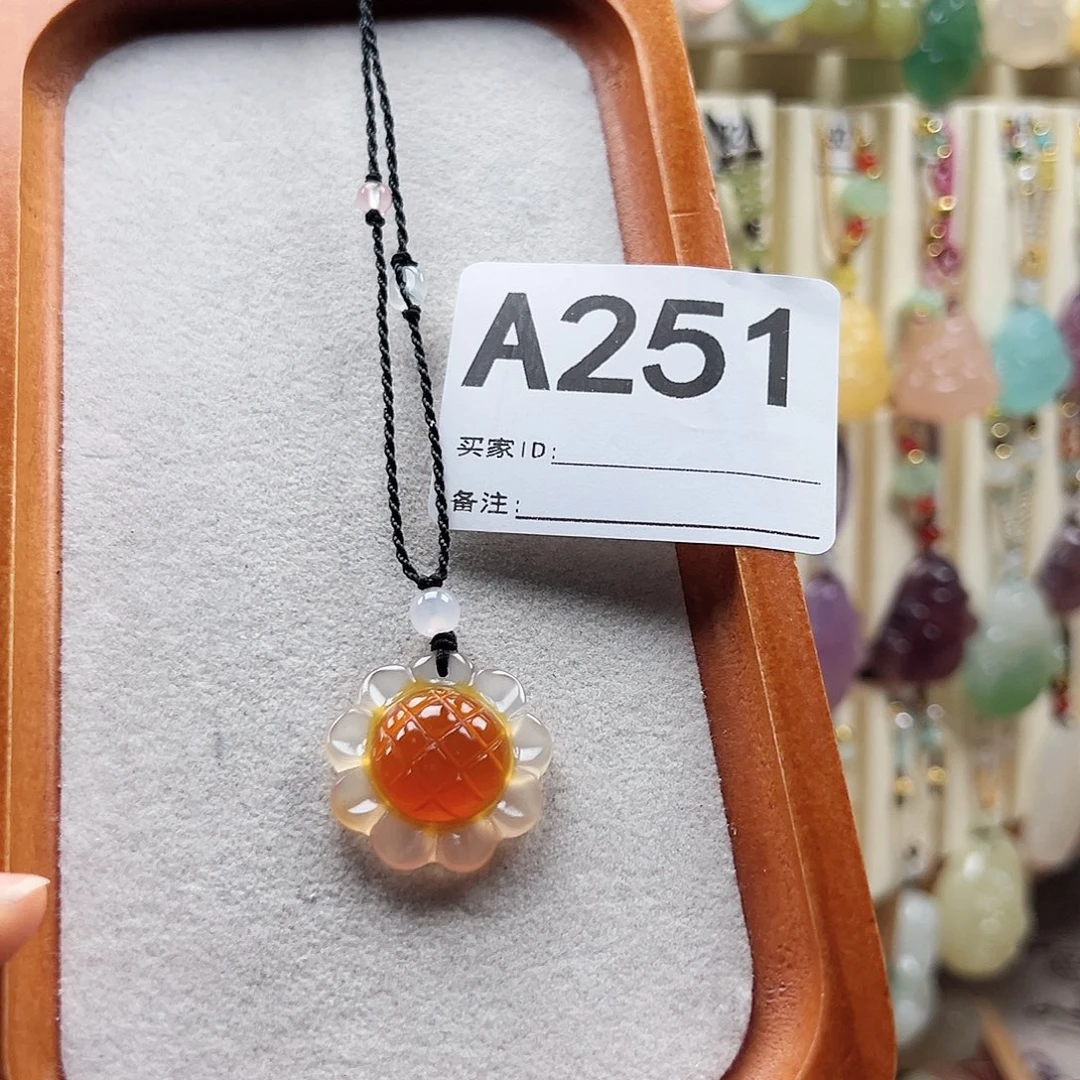 猛***腿玛瑙/玉髓颈饰合金