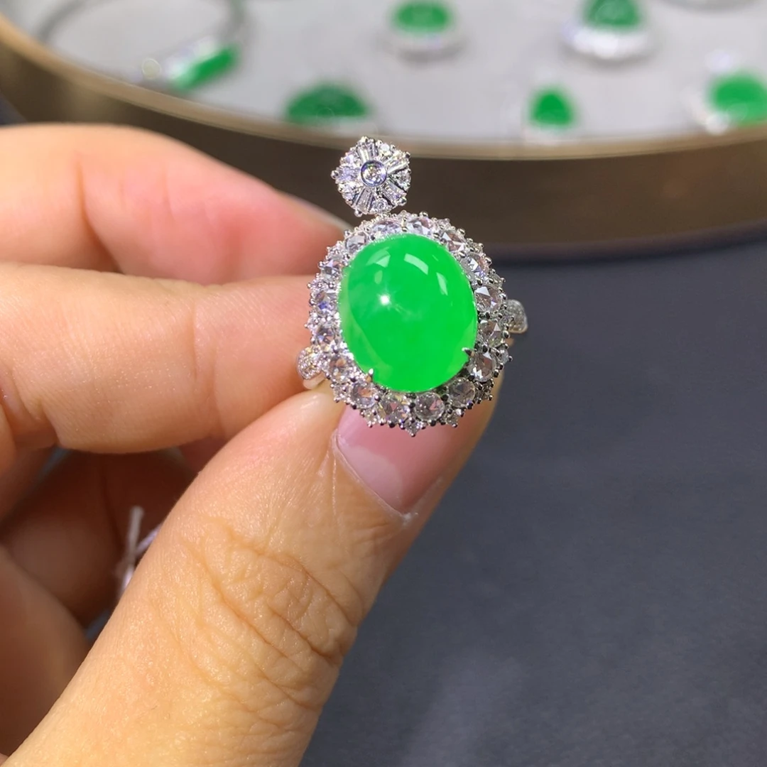 翡翠戒指18K金镶嵌有**有翡翠