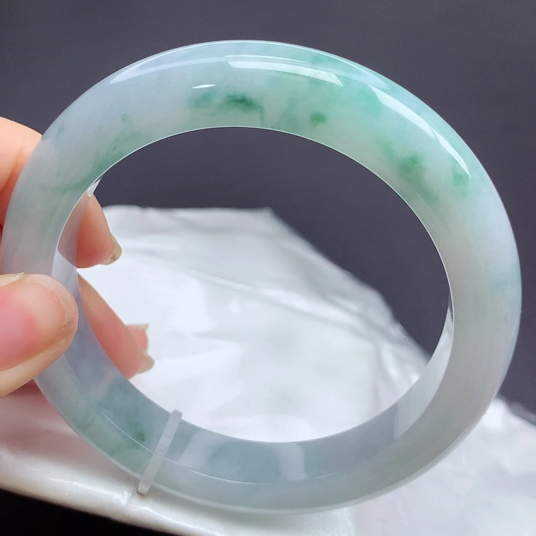 翡翠手镯未镶嵌61圈口