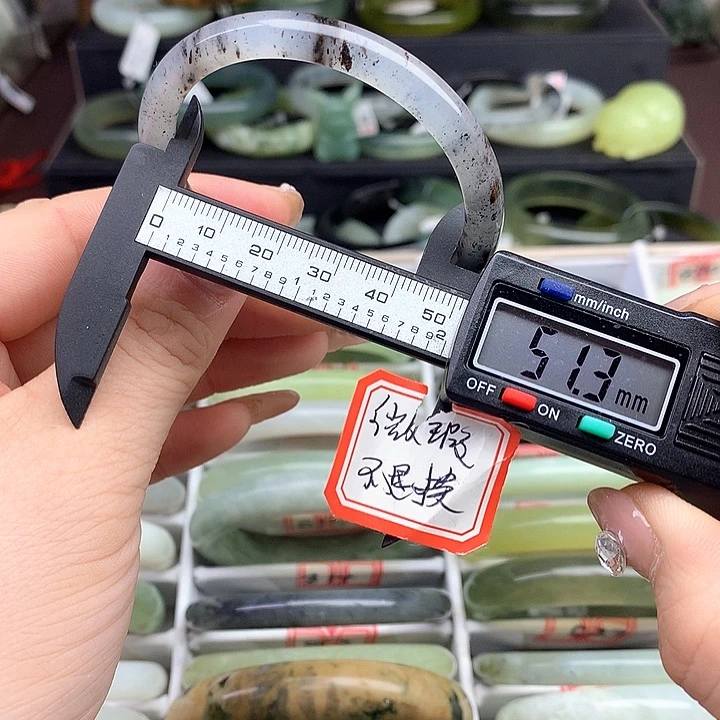 蛇纹石玉手镯未镶嵌810