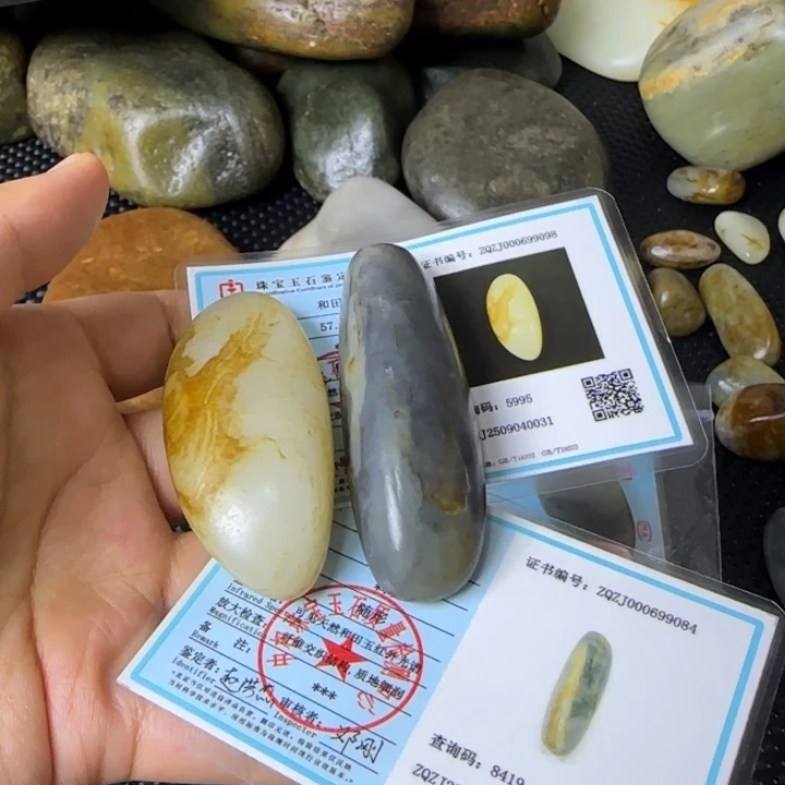 桃***岛未镶嵌和田玉把件