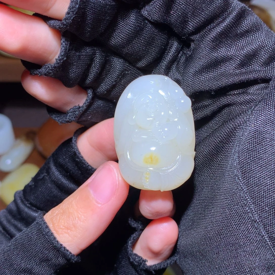 随***逝和田玉未镶嵌颈饰