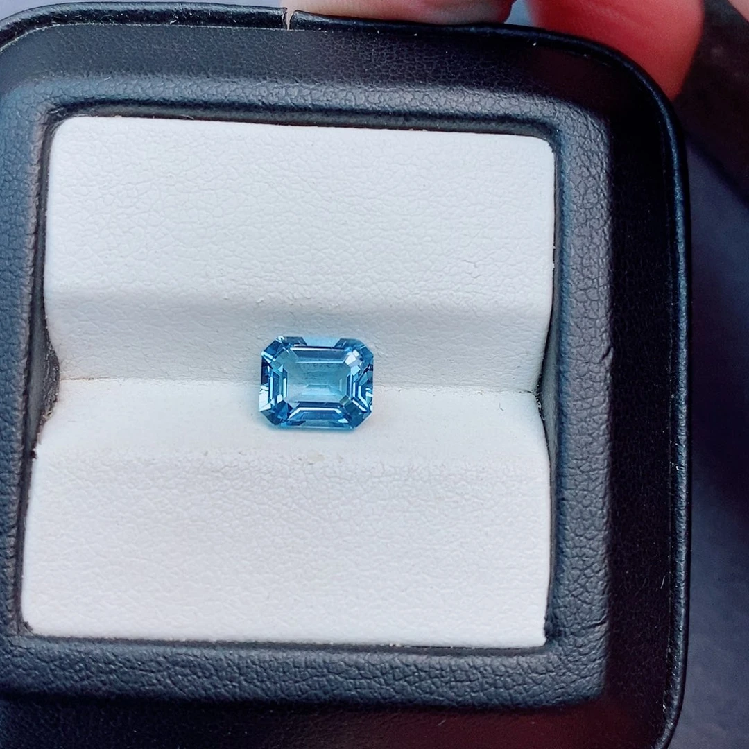 未镶嵌笔搁海蓝宝石1.685ct 圣玛利亚