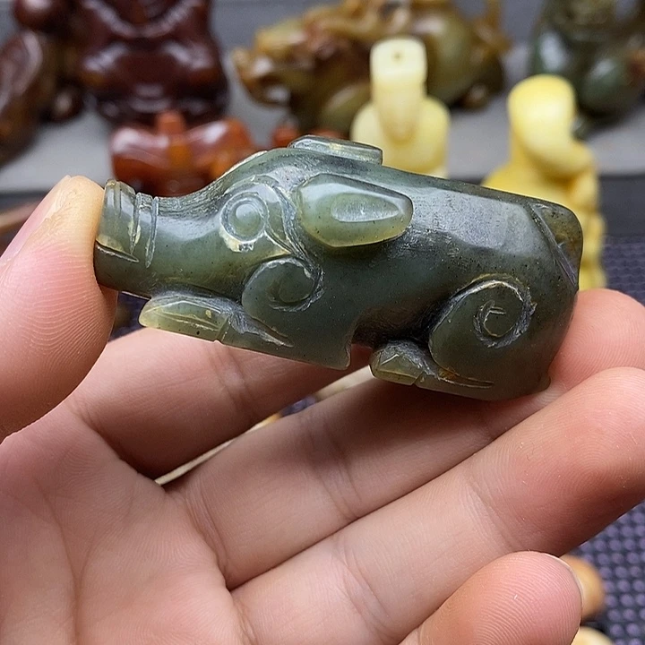 未镶嵌蛇纹石玉颈饰