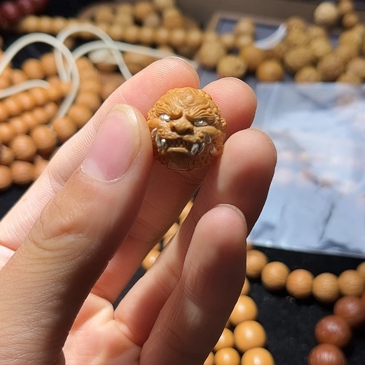X***z猴头核桃吊坠祥瑞
