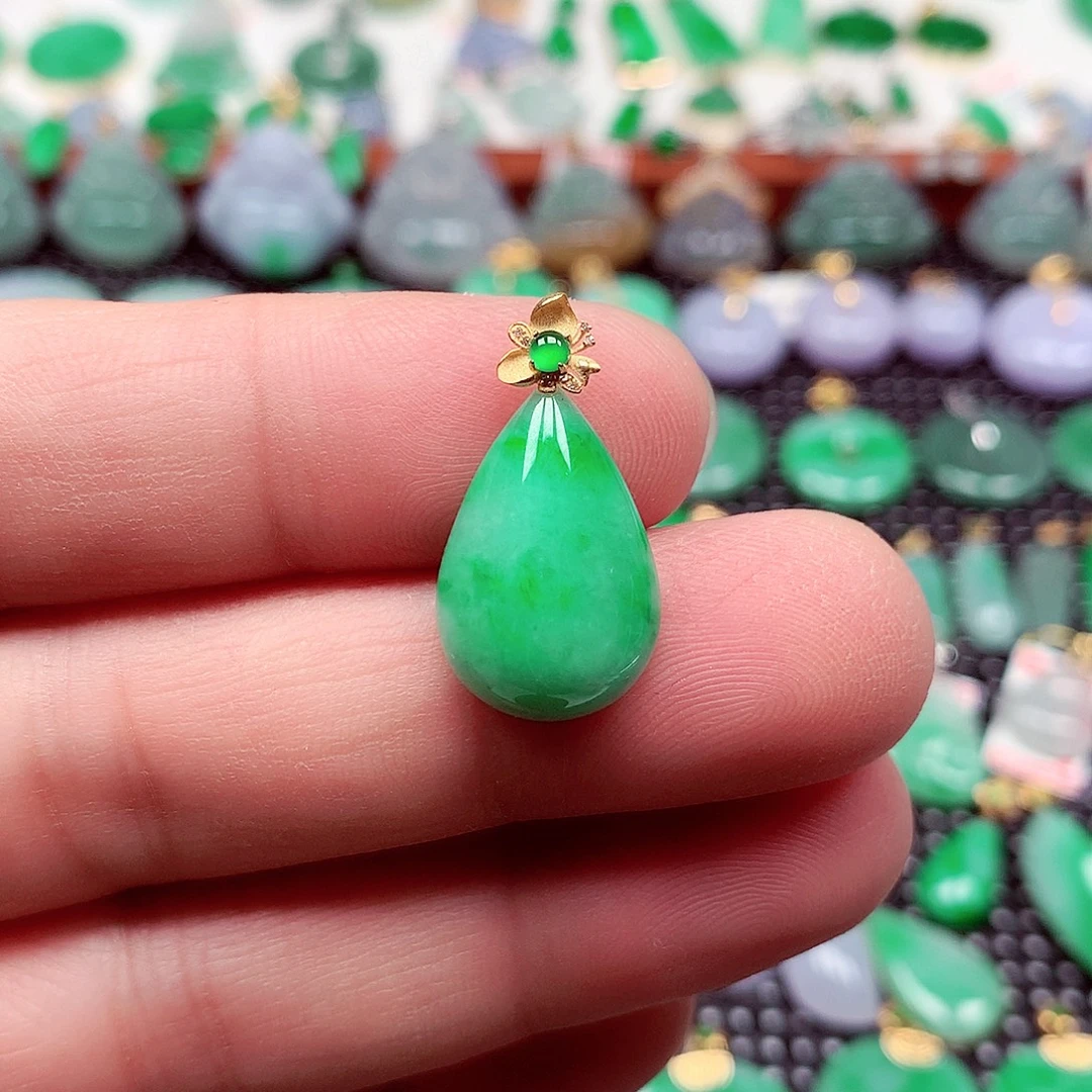 翡翠18K金镶嵌颈饰