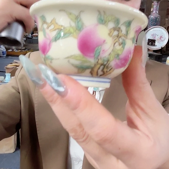 摆件陶景德镇高温陶瓷黄希希压手杯桃子画片