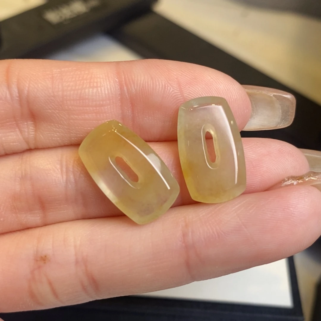 翡翠耳饰未镶嵌冰黄翡福贝