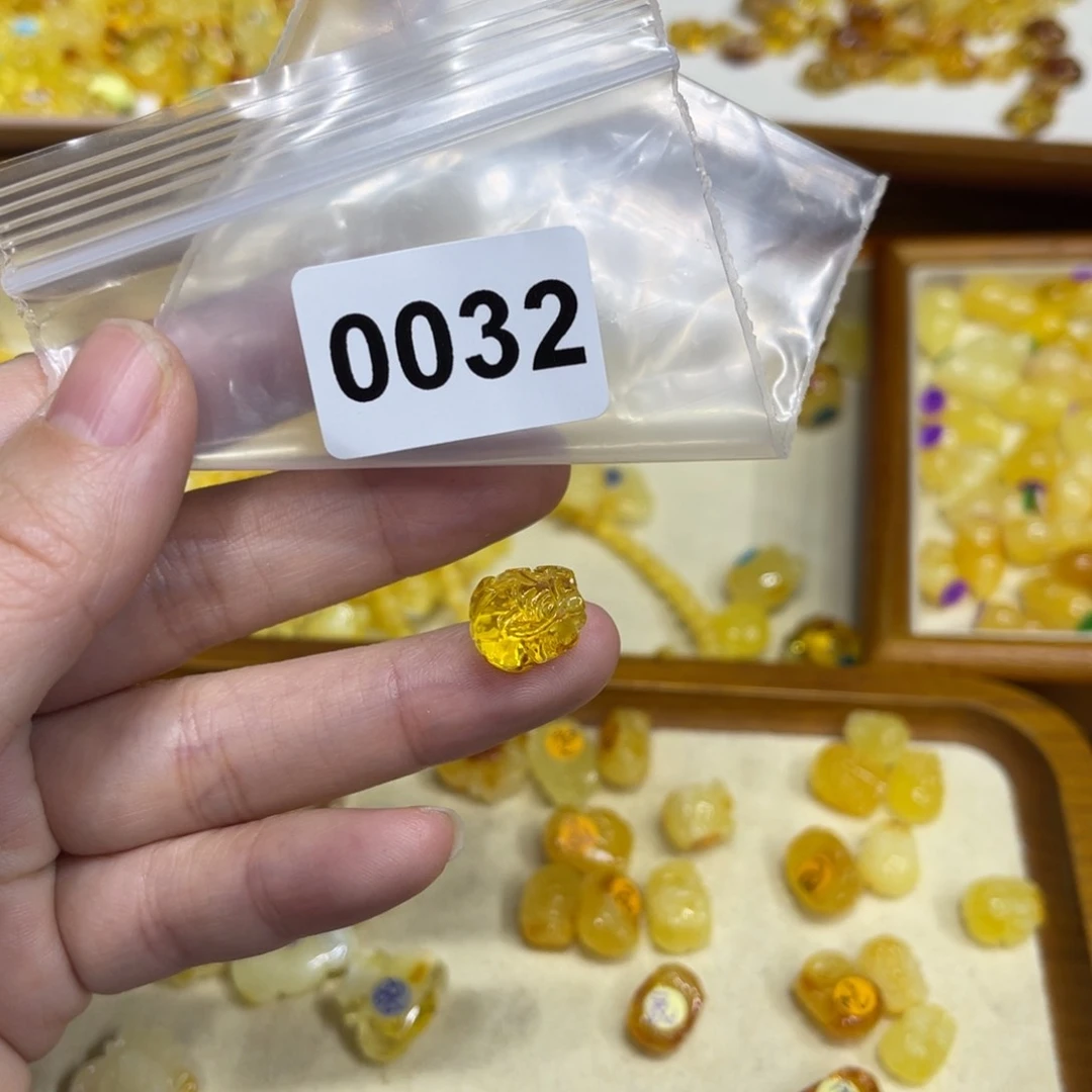 琥珀珠宝奇石未镶嵌