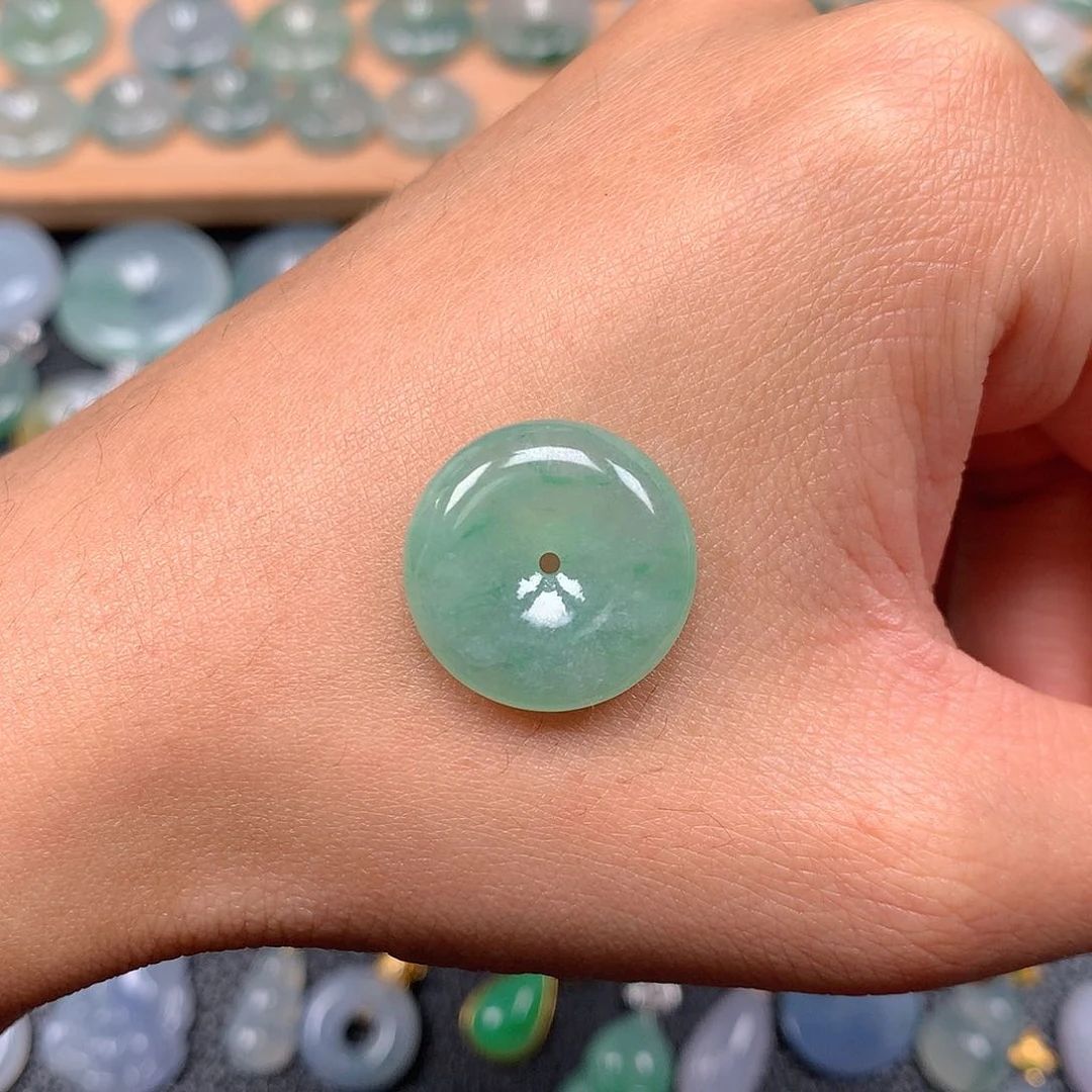 吊坠(赠链)未镶嵌翡翠