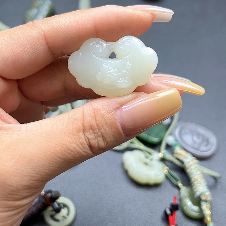 【闪购商品】和田玉未镶嵌颈饰一***?