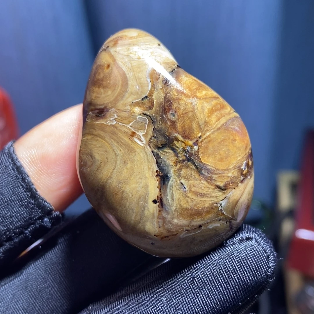 琥珀未镶嵌裸石……