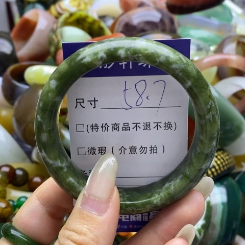 蛇纹石玉手镯未镶嵌