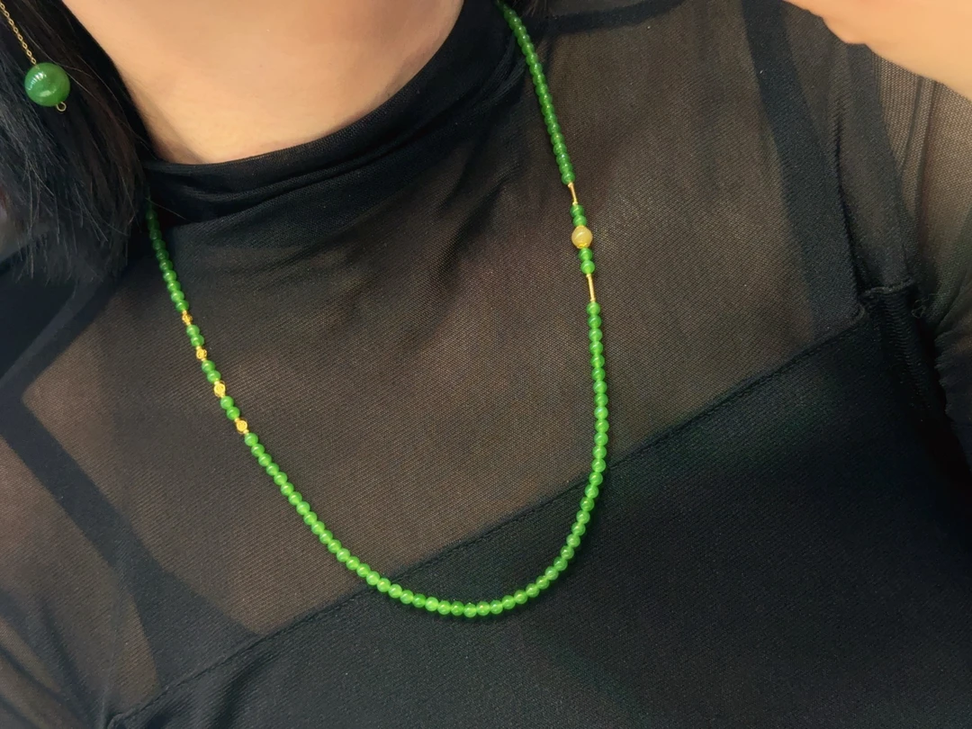 天然和田玉碧玉乌兰海苹果绿圆珠项链  两戴款18k金  规格约4mm