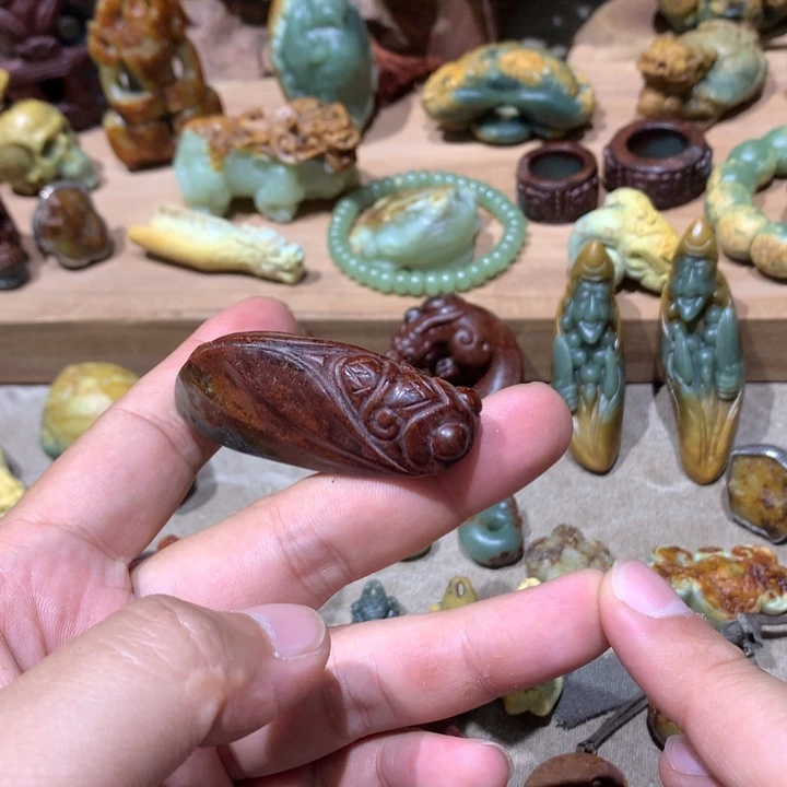 未镶嵌岫岩河磨玉（透闪石质玉）挂件