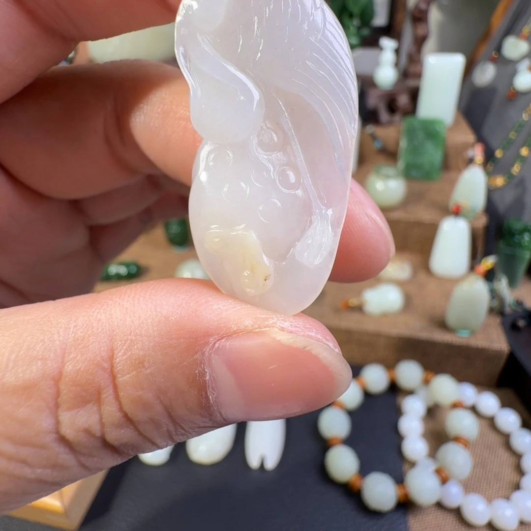 和田玉未镶嵌颈饰赵**?