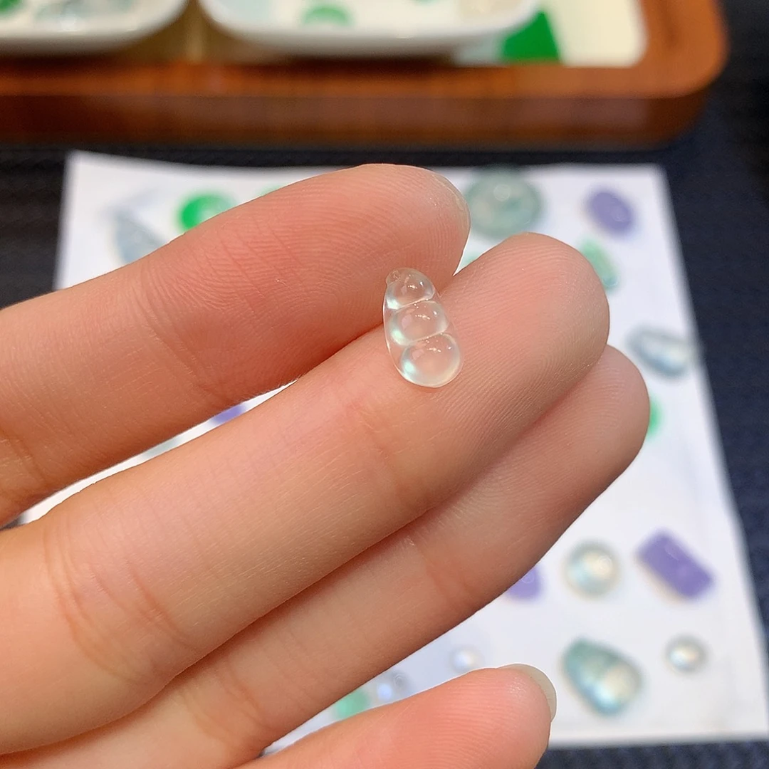 翡翠挂件未镶嵌翡翠