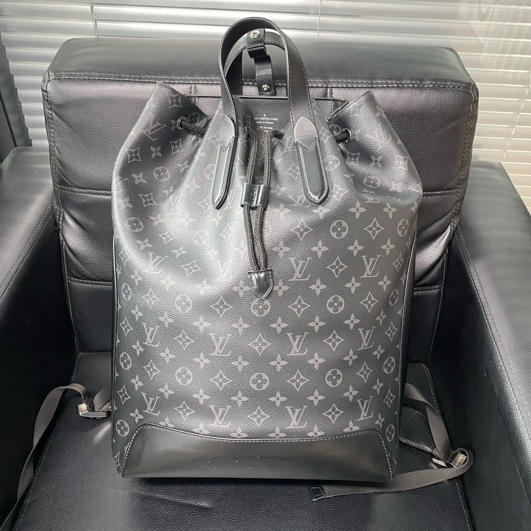 99新 LouisVuitton/路易威登 黑武士老花抽绳双肩16年编码dx7372