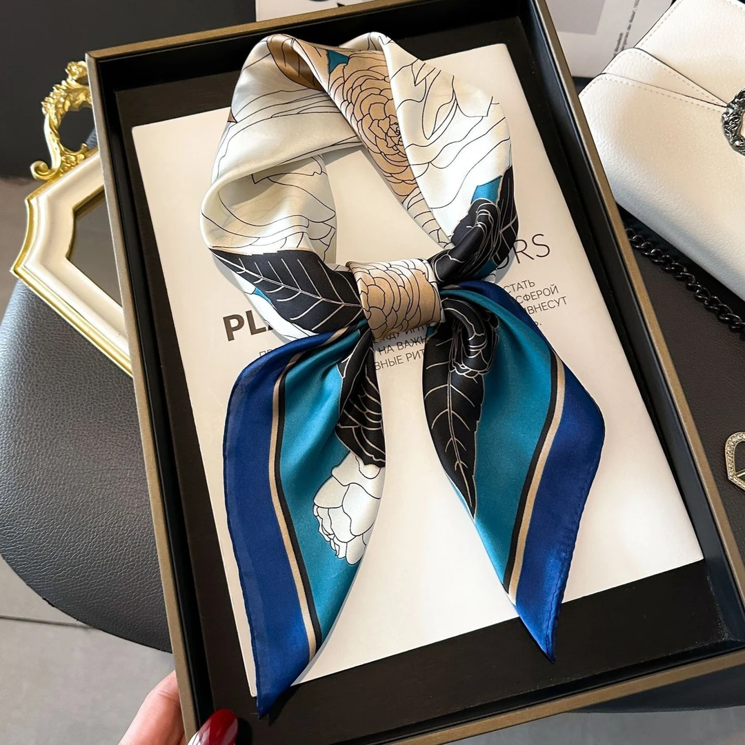 2025时尚丝巾女百搭高级感小方巾韩版护颈领巾春秋复古搭衣服丝巾