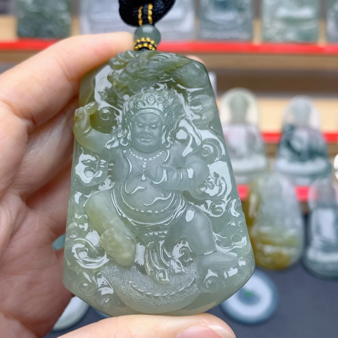 赛***哥翡翠未镶嵌颈饰不动