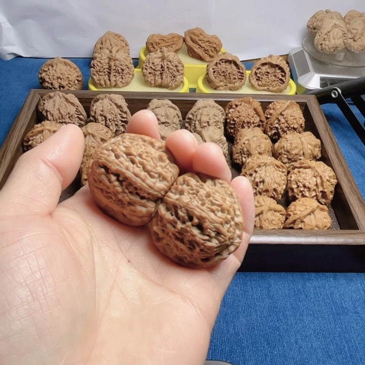 文玩核桃把件白狮子