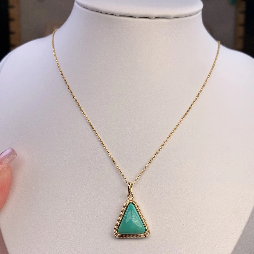 绿松石未镶嵌颈饰