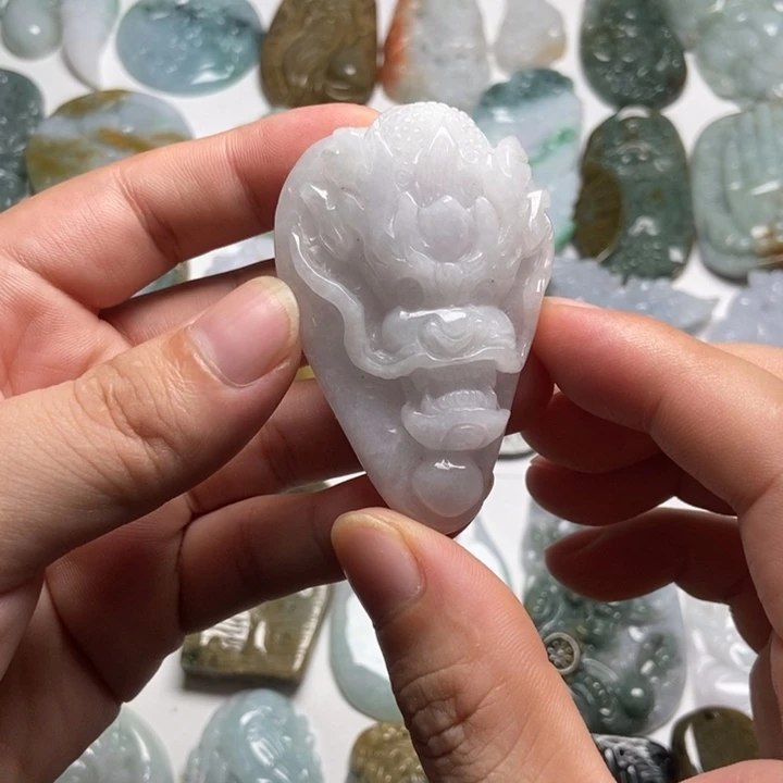 翡翠未镶嵌颈饰龙头70