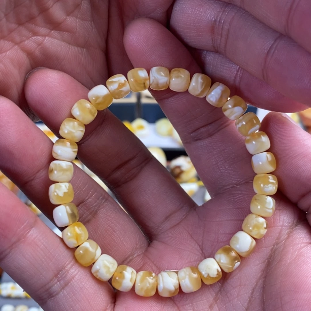 琥珀未镶嵌裸石7.5mm金瓷白