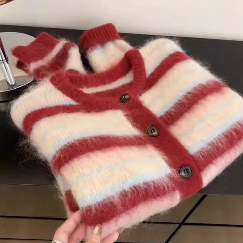 网红洋气红色条纹针织开衫秋冬季女装外穿高级感软糯短款毛衣外套